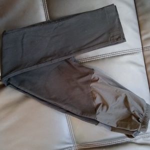 3/$20 Maternity pants XS